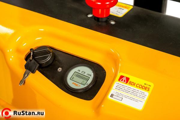 Штабелер электрический самоходный TOR 1,0т 2,5м WS10S-2500 фото №2 Штабелер электрический самоходный TOR 1,0т 2,5м WS10S-2500 фото №2