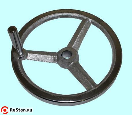 Маховик 200х20х43х6мм (DxdxHxb) с  3-мя спицами, чугун "TLX" с ручкой фото №1 Маховик 200х20х43х6мм (DxdxHxb) с  3-мя спицами, чугун "TLX" с ручкой фото №1