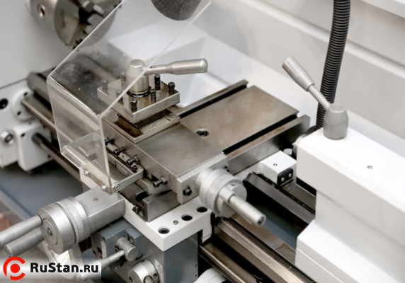 Станок оснащен приводами продольной и поперечной автоподачи фото №9 Metal Master MASTERTURN 2880G фото №9