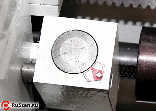 Для удобства нарезания резьбы станок оснащен 7-позиционным резьбоуказателем. фото №7 METAL MASTER X3075M фото №7