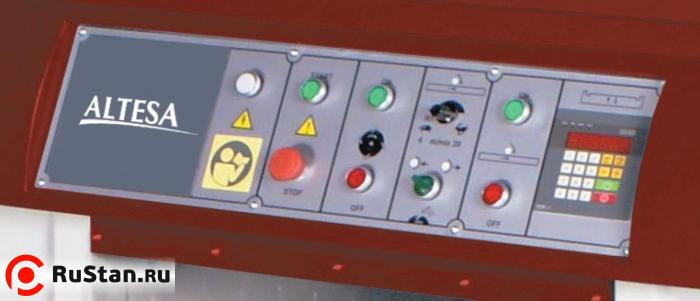 Эргономичный пульт управления расположен на передней панели станка. Все настройки и регулировки осуществляются с центрального пульта. фото №3 Эргономичный пульт управления расположен на передней панели станка. Все настройки и регулировки осуществляются с центрального пульта. фото №3