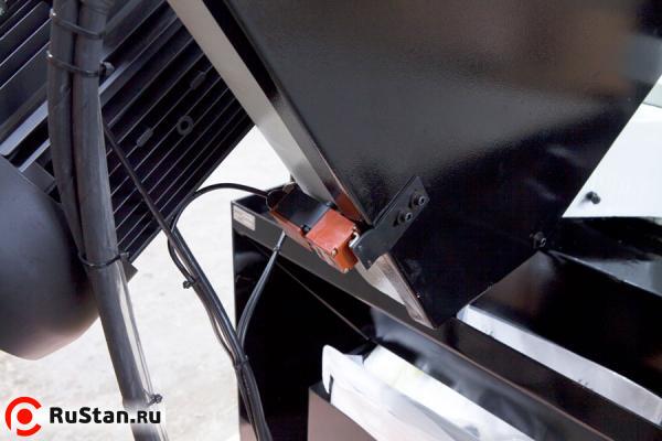 Предохранительный датчик при снятии заднего кожуха рамы фото №18 Stalex BS-460G фото №18