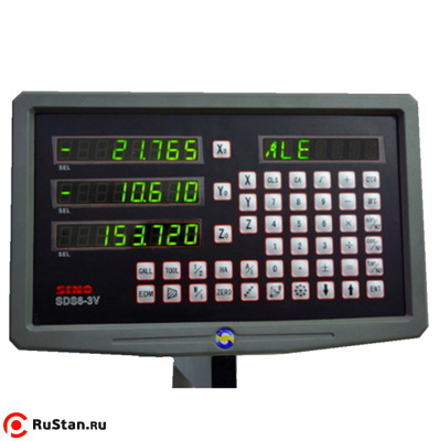 Многофункциональная УЦИ SINO SDS6-3V позволяет отслеживать перемещение по трем осям с дискретностью 1 знак. Помимо этого УЦИ имеет различные функции для расчета при изготовлении конусо- или дугообразных деталей. фото №15 METAL MASTER Z51200 фото №15